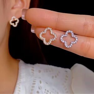 Crystal Clover Stud Earrings - Silver
